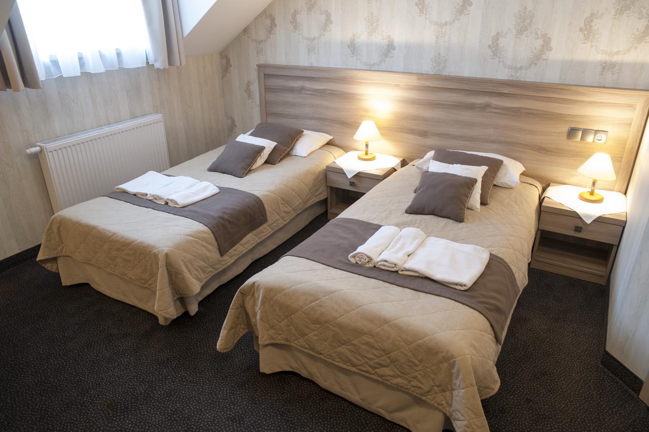 Hotel Pod Szyszkami Kozmin 외부 사진