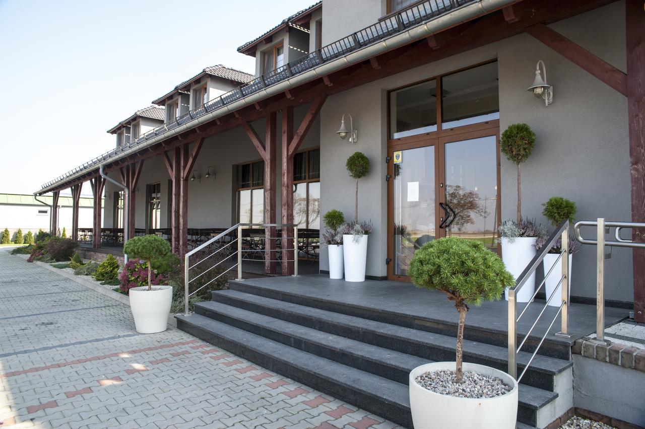Hotel Pod Szyszkami Kozmin 외부 사진